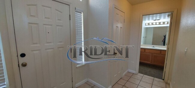 Building Photo - 1670 Wildflower Cir