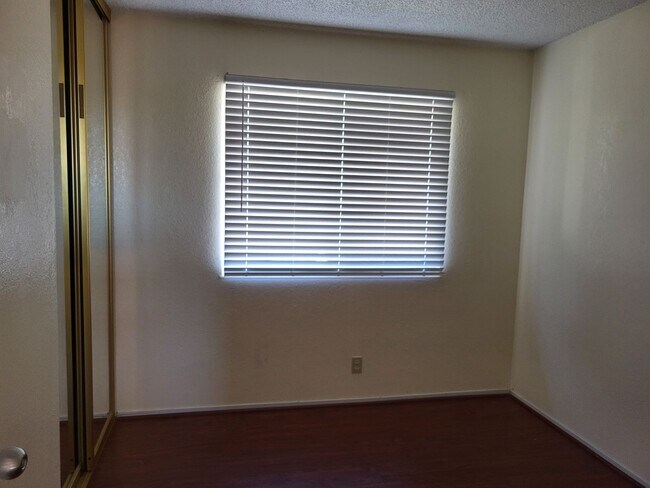 Building Photo - 125 Serpentine Dr