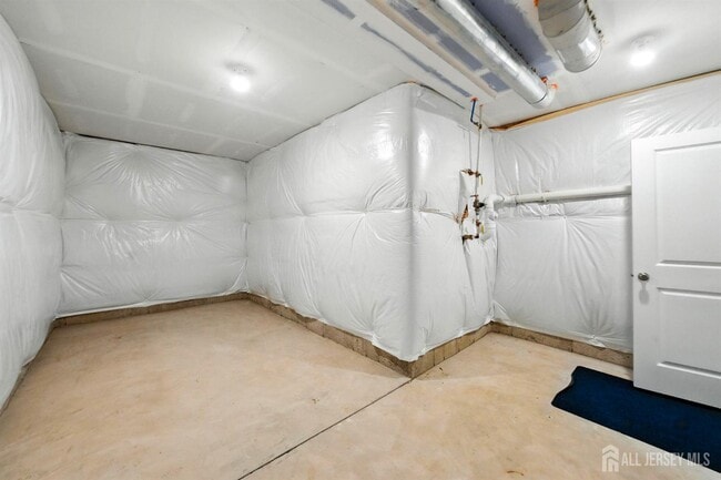 Building Photo - 30 Clover Ln
