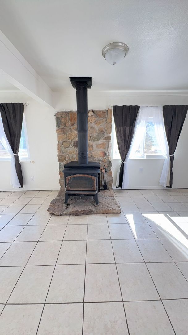 Building Photo - 3 BEDROOM HOME WITH WORKSHOP ON 2 1/2 ACRES