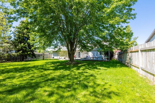 Building Photo - Newly Renovated 3 bed 2 bath home in the heart of MERIDIAN
