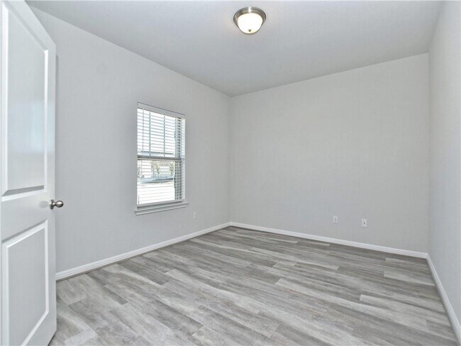 Building Photo - 517 Gabrielle Anne Dr