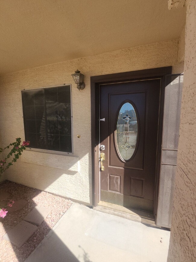 Building Photo - "Charming 3-Bedroom Oasis with 2 Baths in ...