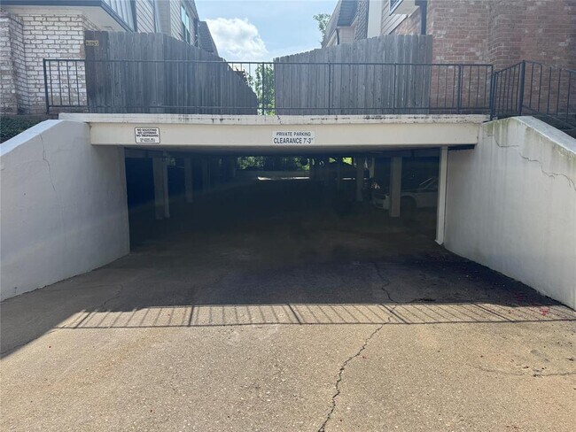 Building Photo - 1807 Stoney Brook Dr