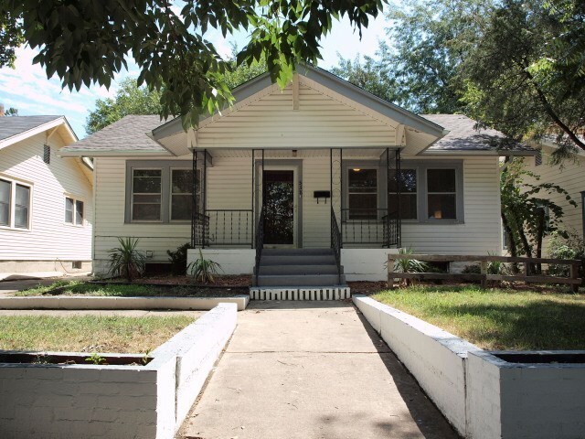 Primary Photo - Large Bungalow in Sunnyside Neighborhood!