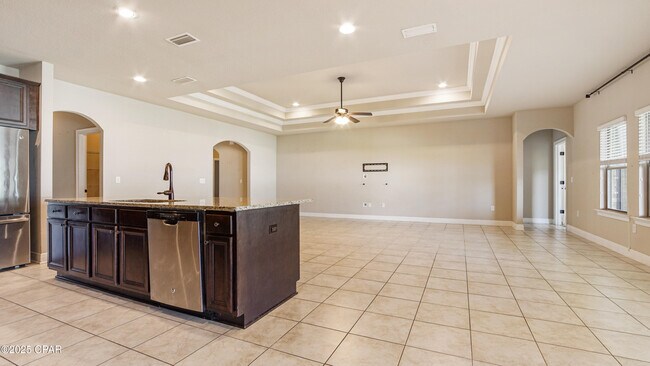 Building Photo - 221 S Shoreview Dr
