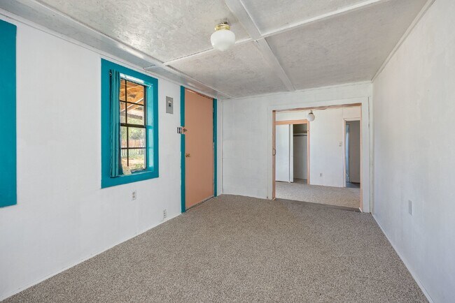 Building Photo - Charming 2-Bedroom Home in Aztec, NM - Per...