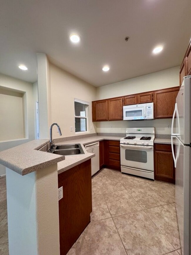 Building Photo - 1 bedroom Murrieta condo for LEASE with a ...