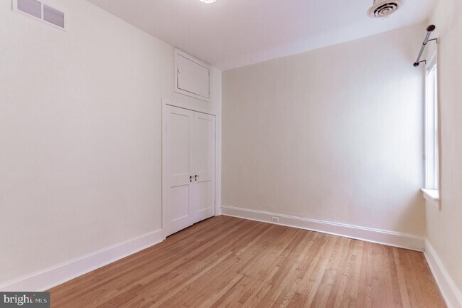 Building Photo - 323 Cypress St