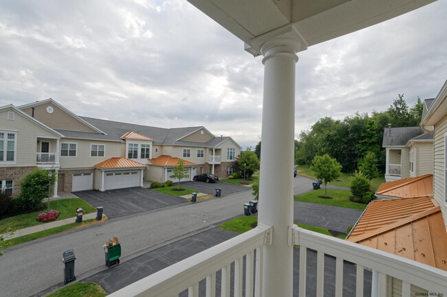 Building Photo - 108 Valley Pointe Dr