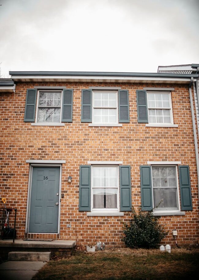 Building Photo - 16 Cranfield Ct