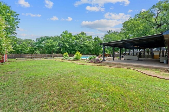 Building Photo - 222 Primrose Dr
