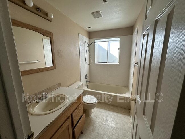 Building Photo - 1235 Dotta Dr