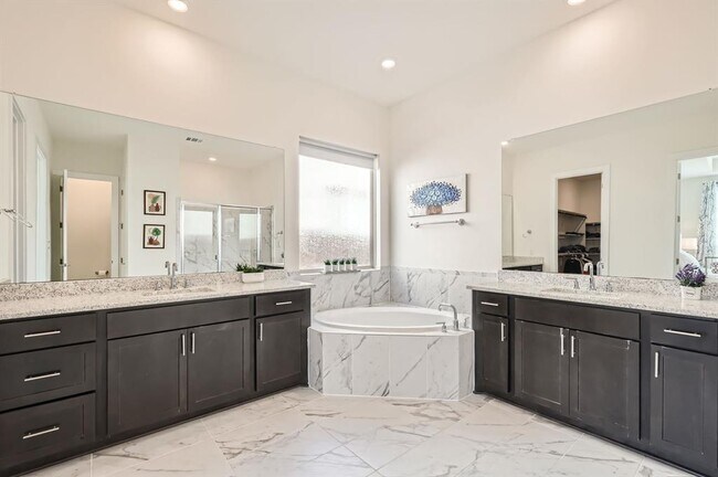 Building Photo - 4912 Risana Bend