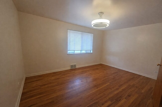 Building Photo - Charming 2-Bedroom Home in Prime Denver Location