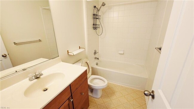 Building Photo - 805 Gem Ct