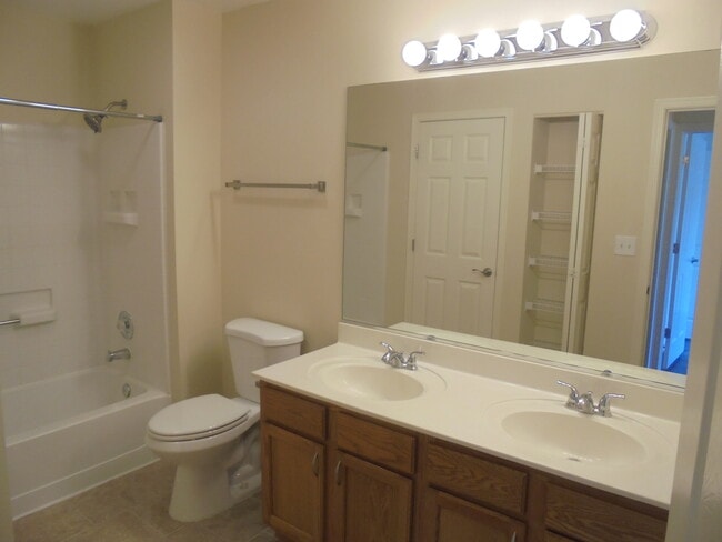 Building Photo - 3110 Ronan Dr