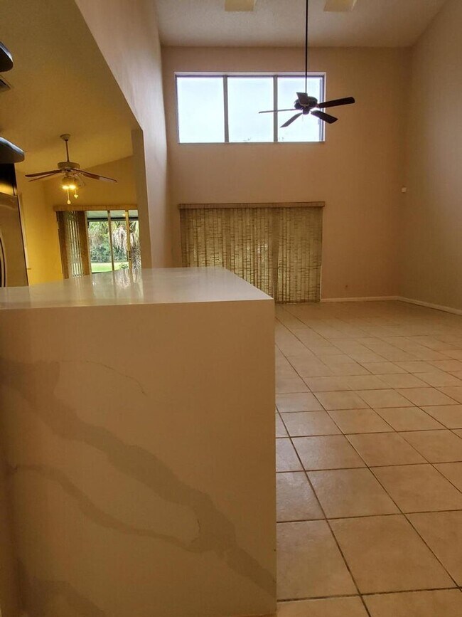 Building Photo - 7342 Pinewalk Dr S
