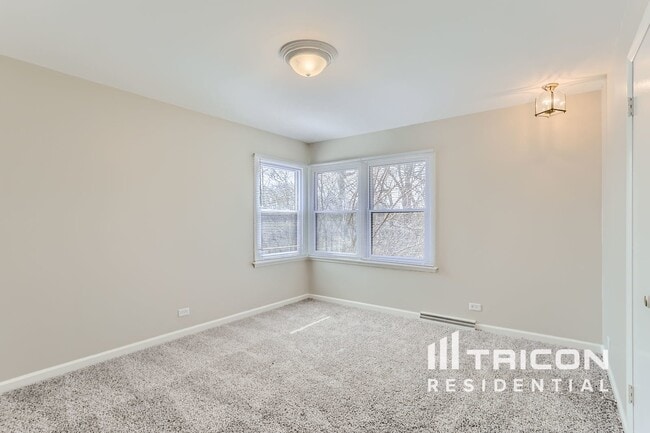 Building Photo - 7221 Red Oak Dr