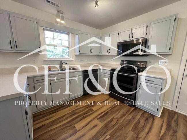 Building Photo - Lovely home now available in Duncan