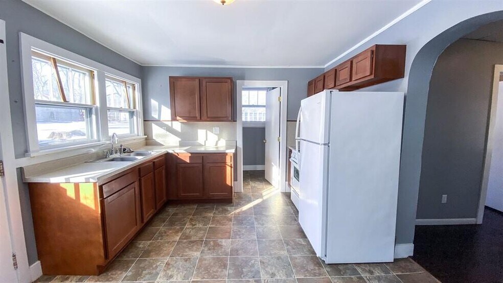 Kitchen - 410 Seymour Ave