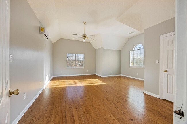 Building Photo - 1114 Rivershyre Dr