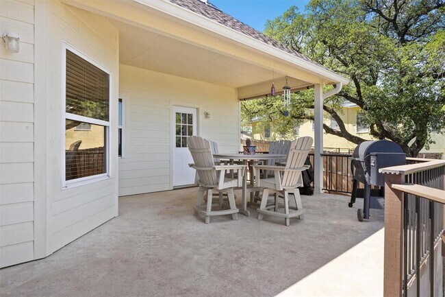 Building Photo - 104 Kings Way