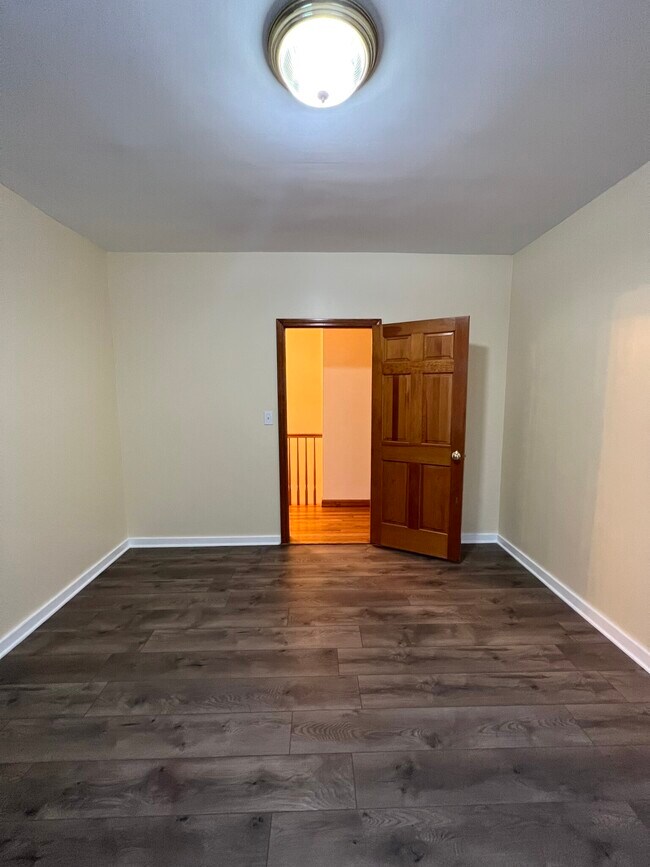 Building Photo - 225 Holland St