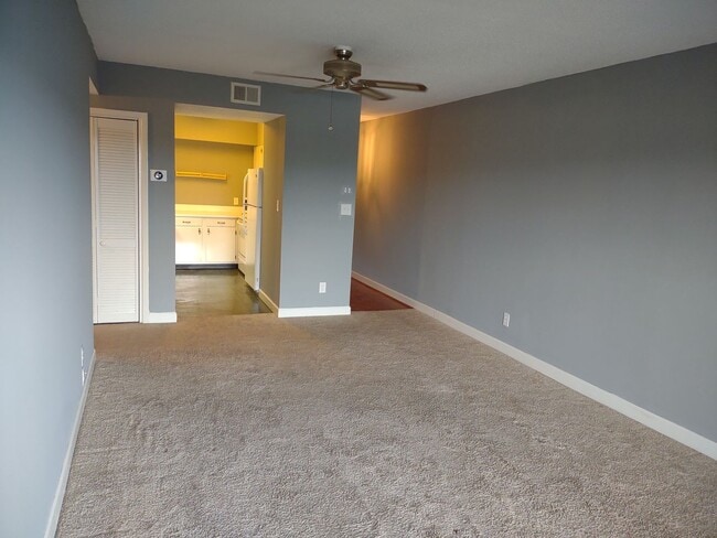 Building Photo - Marvellous Two Bedroom Condo With Perks!