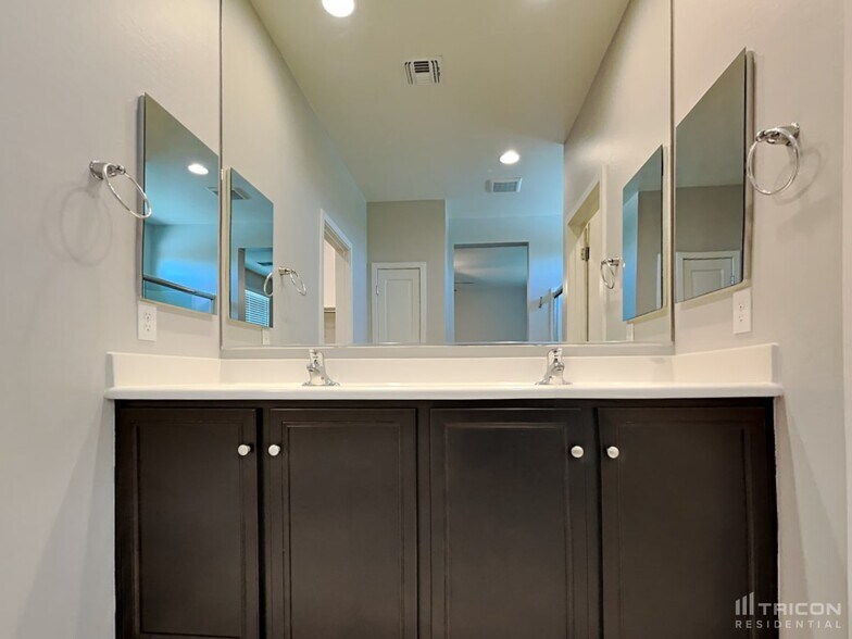 Building Photo - 2263 S 236th Dr