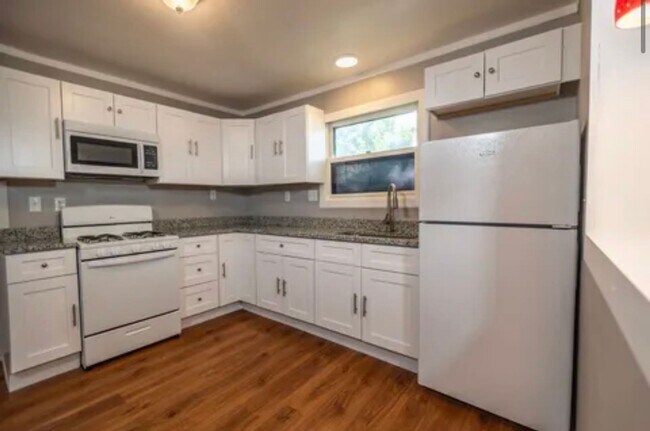 Building Photo - Cozy 2 Bed 1 Bath House in Council Bluffs!