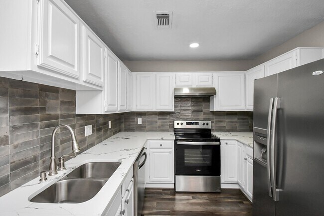 Building Photo - 13002 Kingsmill Dr