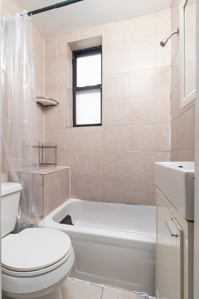 Building Photo - 316 E 96th St