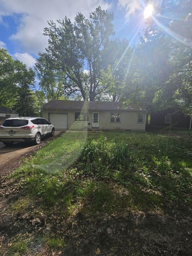 Building Photo - DESIREABLE INDEPENDENCE LOCATION!!!