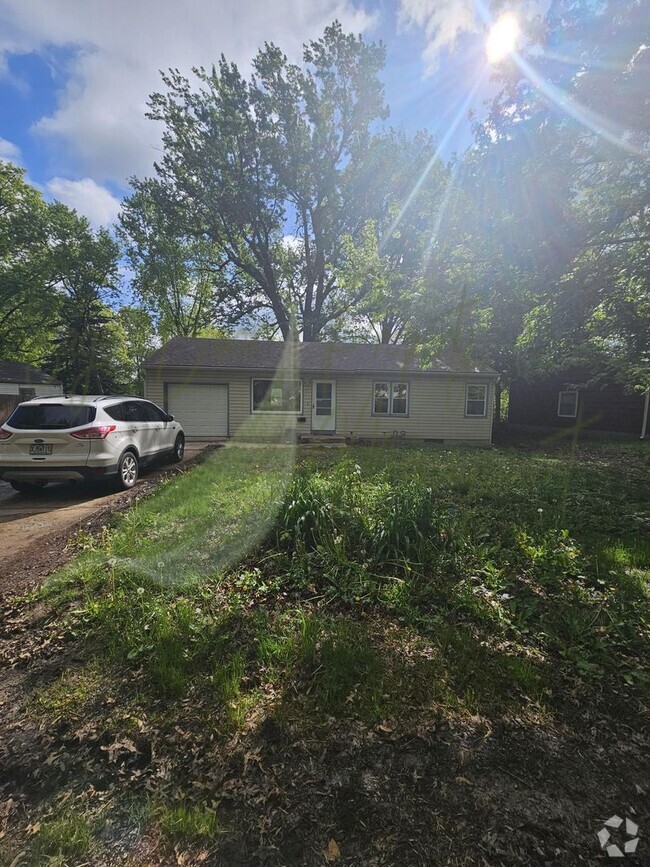 Building Photo - DESIREABLE INDEPENDENCE LOCATION!!!