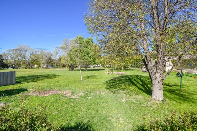 Building Photo - 103 Perry Ln