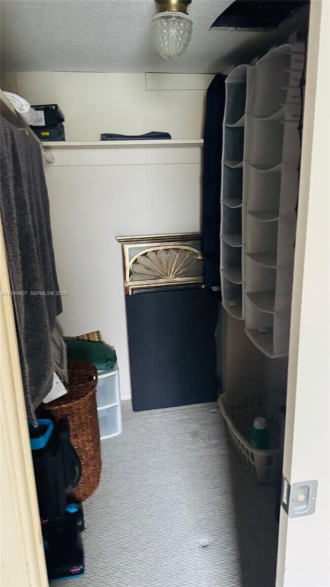 Building Photo - 3150 N Palm Aire Dr