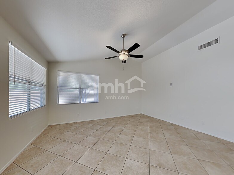 Building Photo - 2623 N 125th Dr