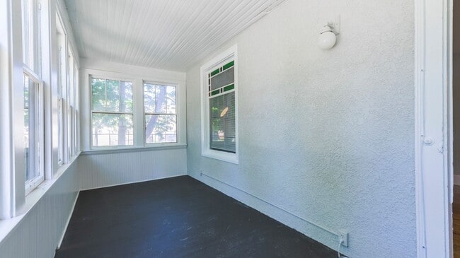 Building Photo - 2835 Williams Ave SE