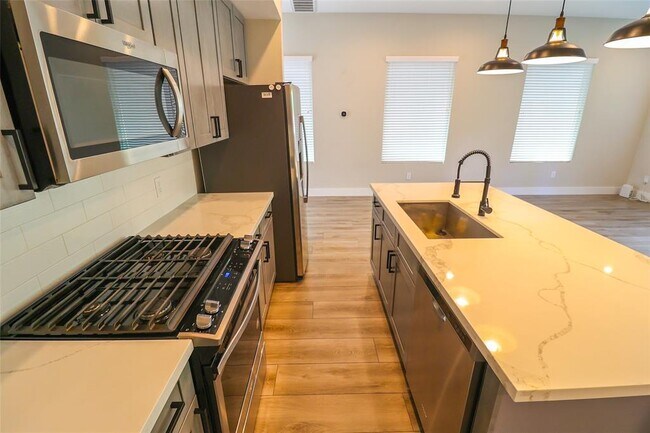 Building Photo - 5213 Pinemont Creek Ln