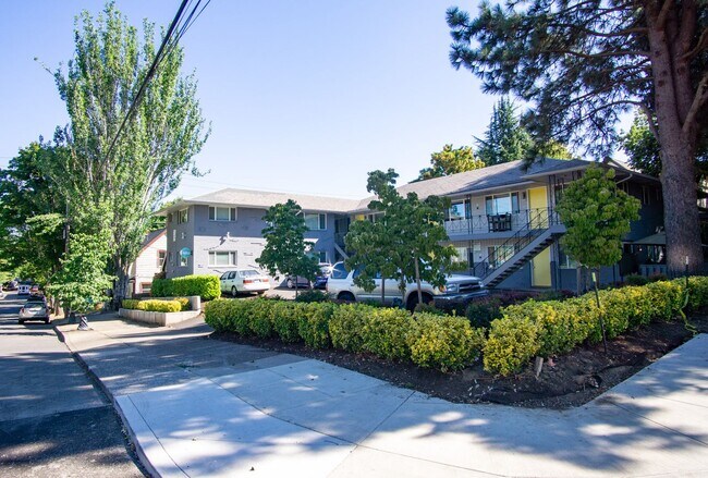 Building Photo - 1026 SE 29th Ave