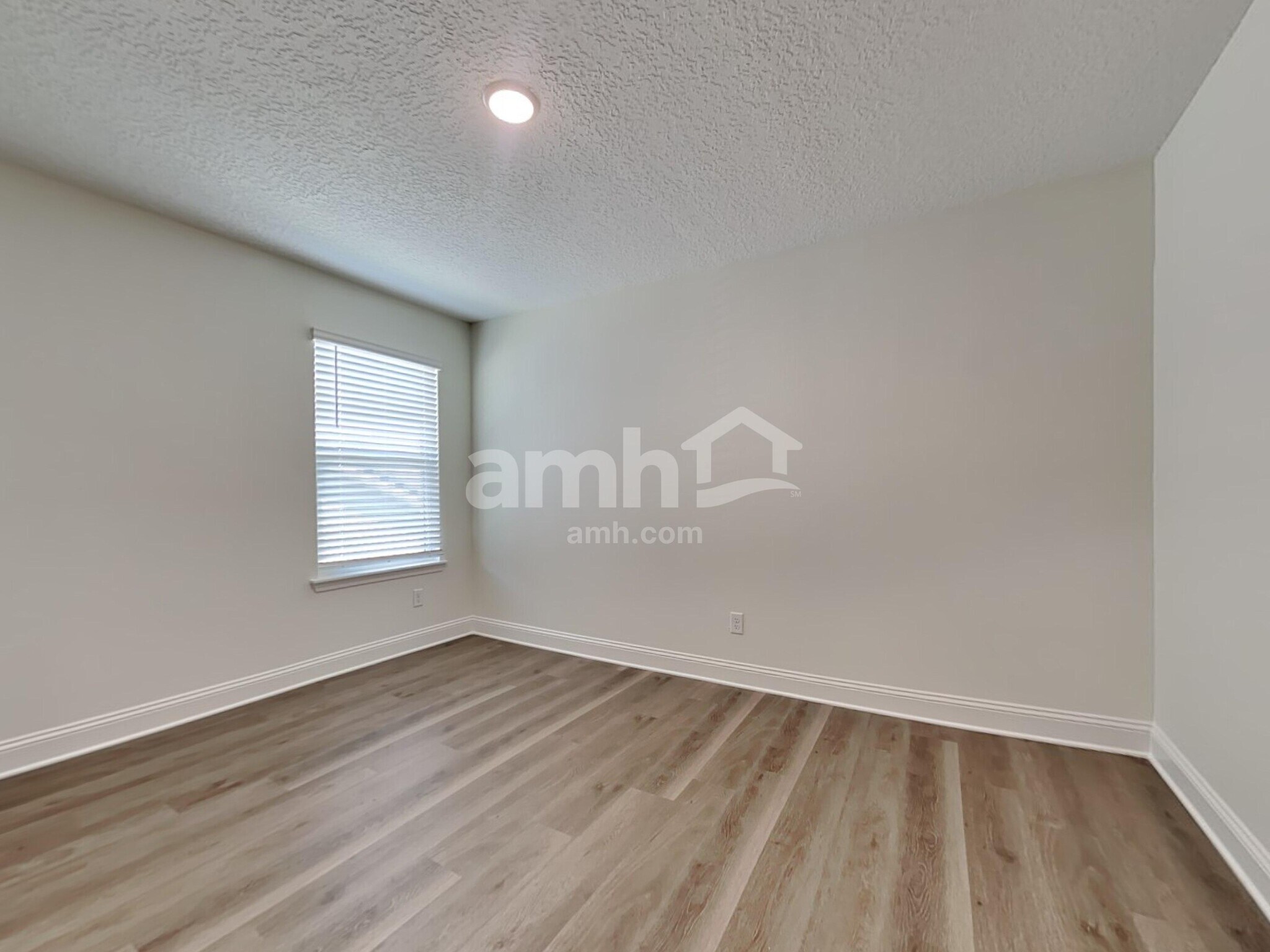Building Photo - 11632 Hillside Dr