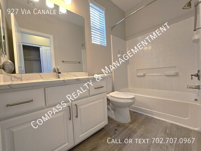 Building Photo - 927 Via Canale Dr
