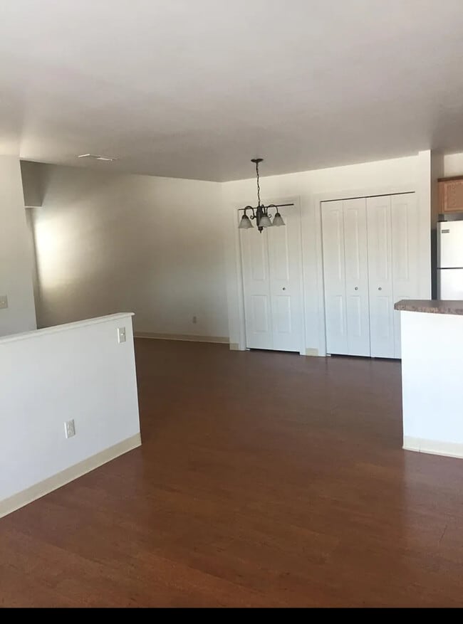 Building Photo - 2720 Hidden Dr