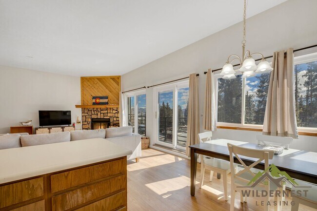 Building Photo - Sunshine and Views-Furnished 2 Bedrooms/2 Bathrooms Buffalo Ridge Condo