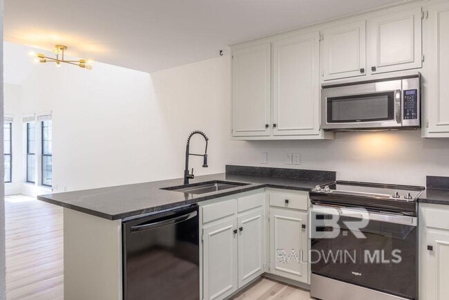Building Photo - 389 Clubhouse Dr