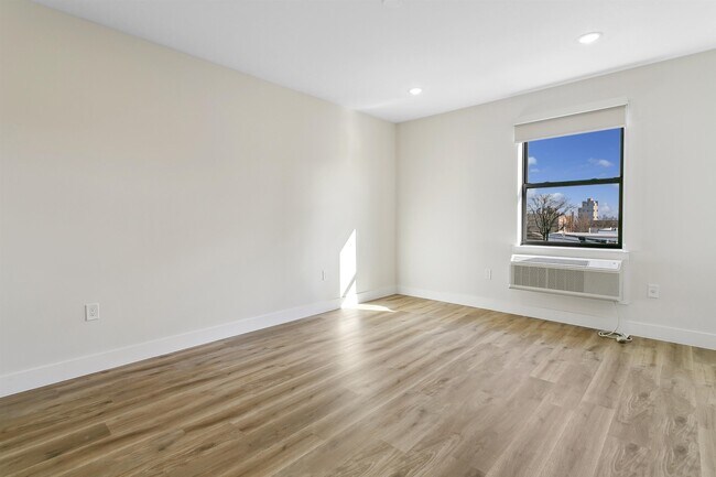 Building Photo - 582 66th St