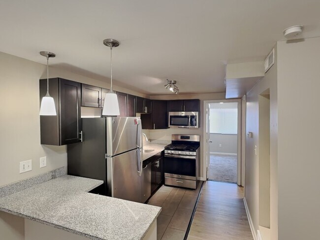 Building Photo - Lantern Square Apartments-B5