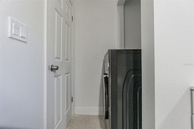 Building Photo - 556 Clearwater Largo Rd