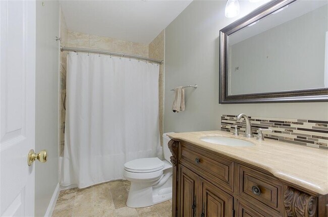 Building Photo - 613 Greyshire Dr